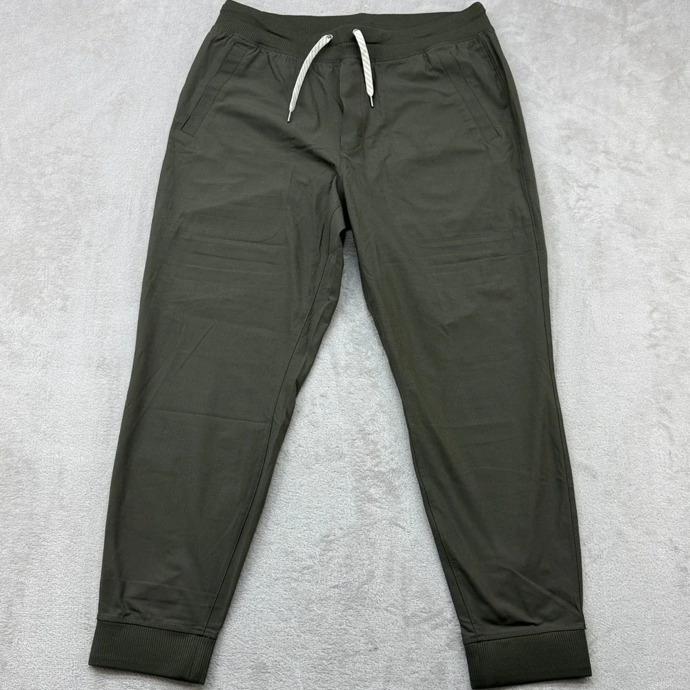 Vuori Meta Joggers Mens XL Olive Green Performance Activewear Pants V436 Casual